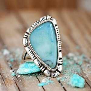 Vintage-style Marble Irregular Triangular Geometric Ring